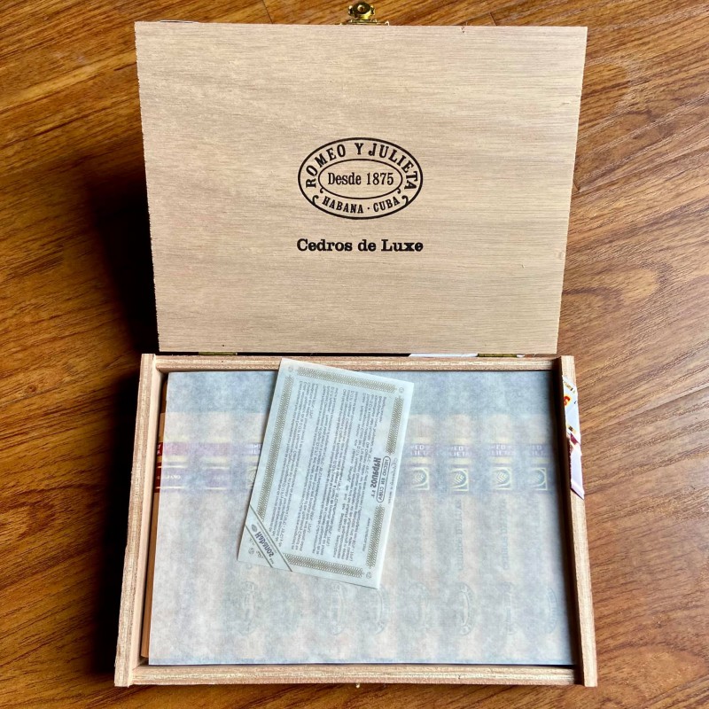 Romeo Y Julieta Cedros De Luxe 2