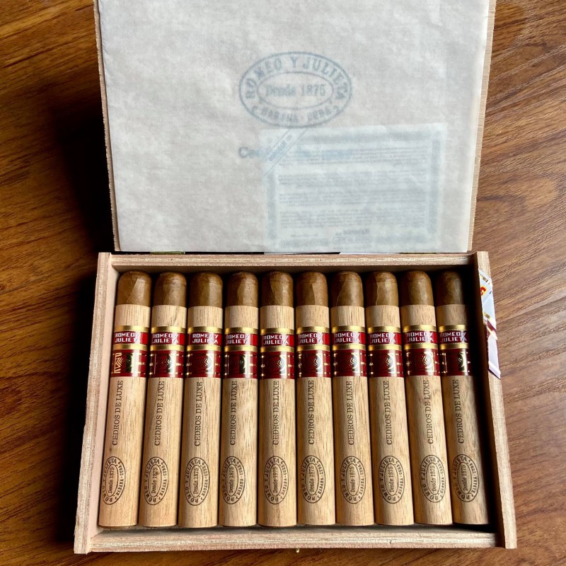 Romeo Y Julieta Cedros De Luxe 3