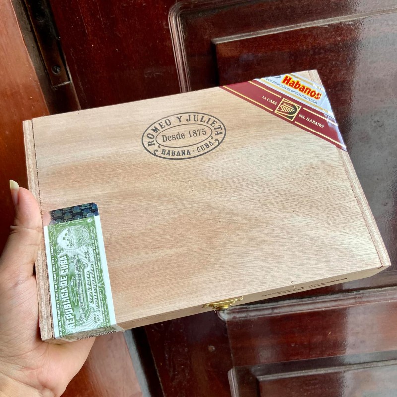 Romeo Y Julieta Cedros De Luxe