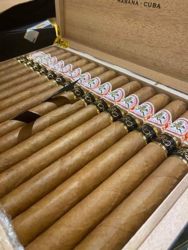 HOYO DE MONTERREY DOUBLE CORONAS GRAN RESERVA COSECHA 2013